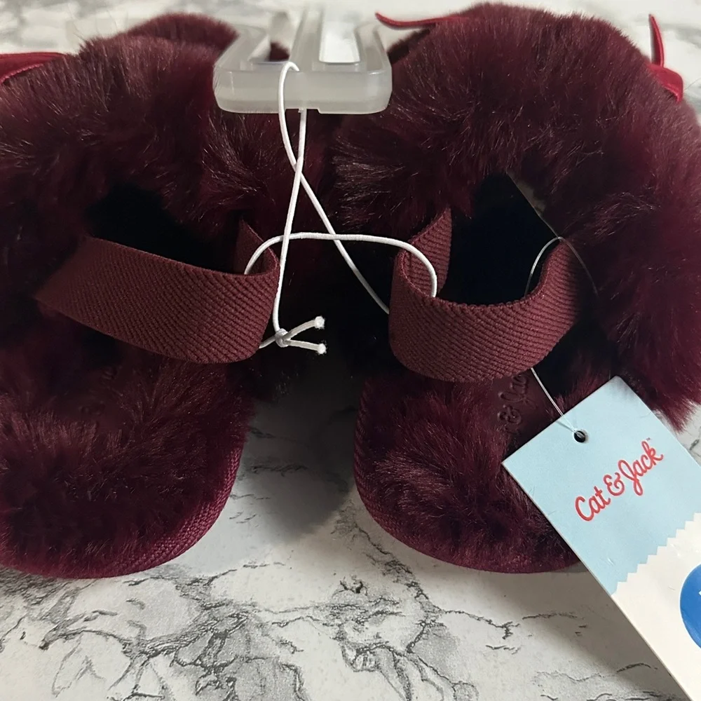Cat & Jack Girl’s Slippers Adler Plush Scuff w/Velvet Bows Deep Wine Size L 9/10